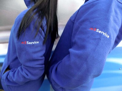 Reklama dla polskiej firmy w Niemczech. Reklama na odzieży, haft, logo - polary