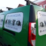 Wyklejenie prostej reklamy na samochodach firmowych. Reklama na samochód dostawczy