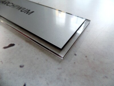 Tabliczka grawerowana na drzwi pleksi laminat