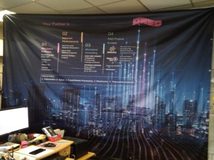 duży lekki baner wystawienniczy z wydrukiem reklamy