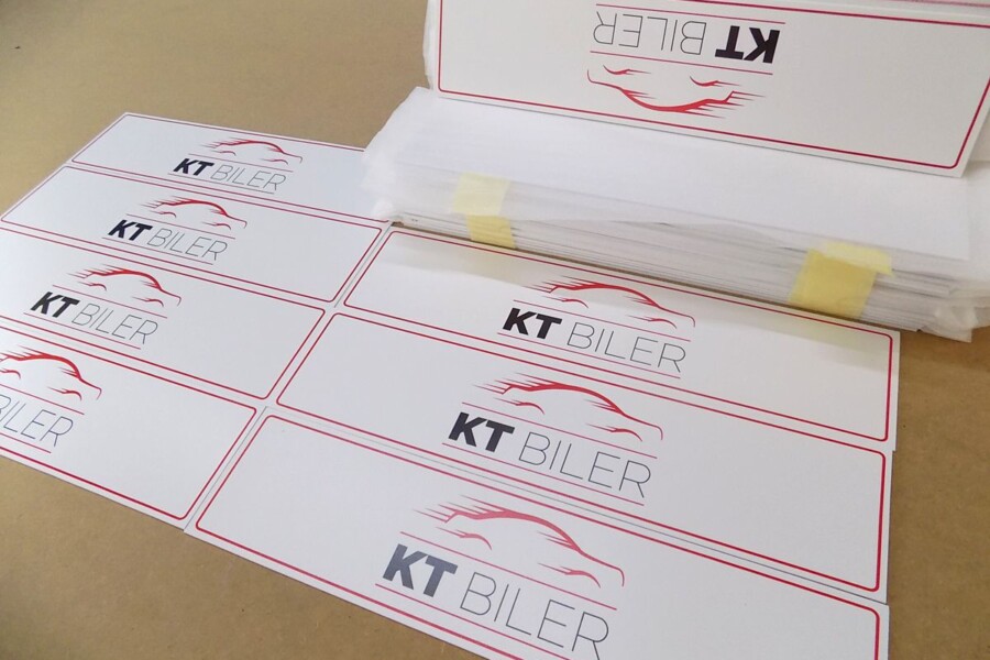 firmowe logo drukowane tabliczki pcv | Reklamy z Polski do Danii – pakiet reklamowy