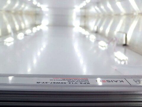 jak wygląda kaseton reklamowy świeci od środka