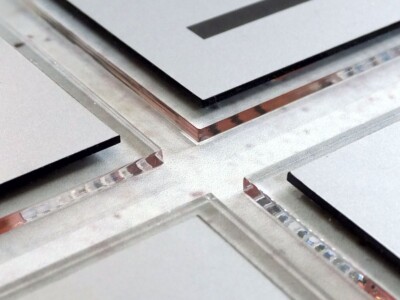 jak wygląda tabliczka pleksi krawędzie tabliczki