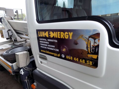 Reklama firmy - oznakowanie taboru samochodowego | naklejka na kabinę samochodu