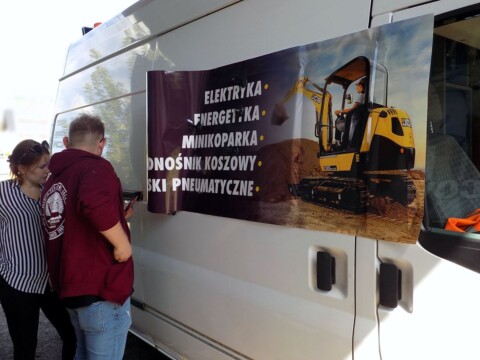 Reklama firmy - oznakowanie taboru samochodowego | oklejanie samochodu dostawczego