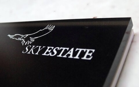 prototyp oznakowania w budynku tabliczka przydrzwiowa druk pleksi