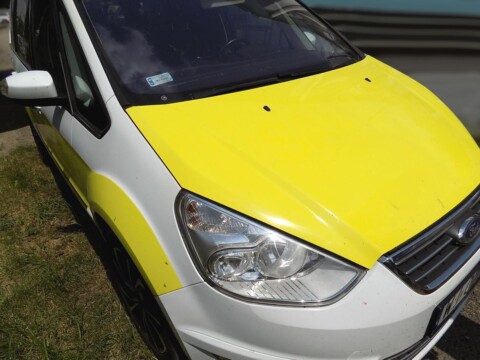 przed zmianą koloru auta samochód do oklejenia reklamą | Oklejenie samochodów grafiką - reklama