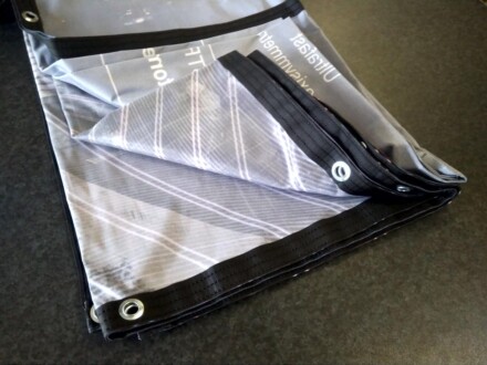 tkanina poliestrowa druk na ściankę wystawienniczą