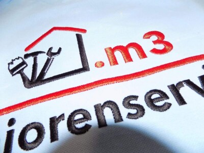 Reklama dla polskiej firmy w Niemczech. Zdobienie koszulki polo haft logo haftowane