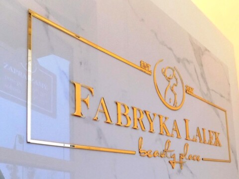 złote logo reklama napisy złote lustro złota pleksi