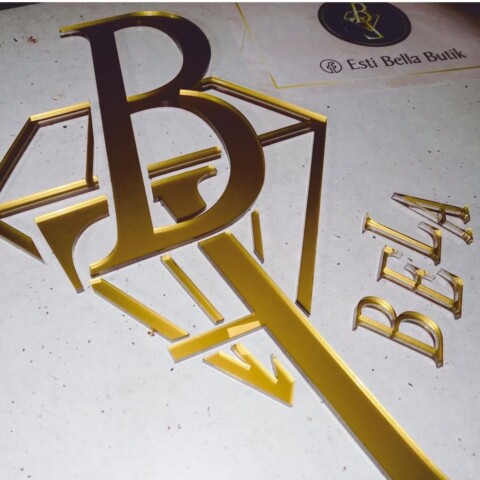 złote logo reklama złota jak wygląda pleksi napis