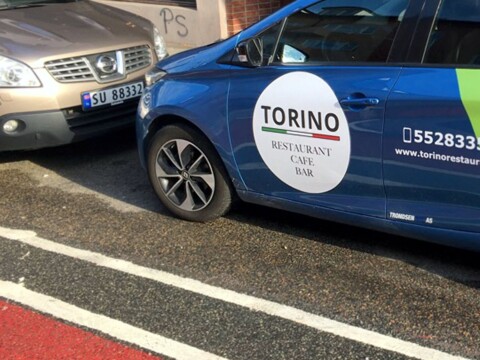 Naklejki firmowe reklamowe logo na samochód