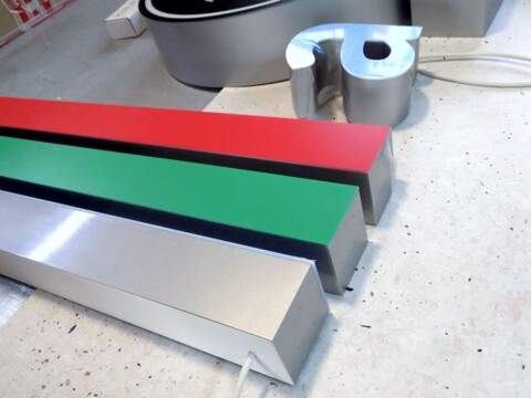 Produkcja reklamy podświetlanej przestrzenne logo