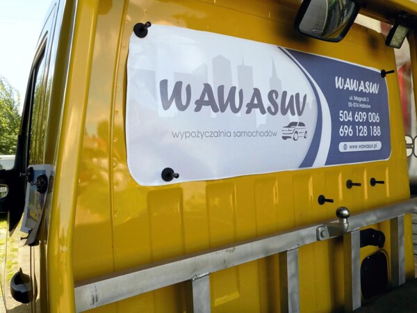 Reklama na samochody _ Druk reklamy na szybę samochodową naklejka dziurkowana