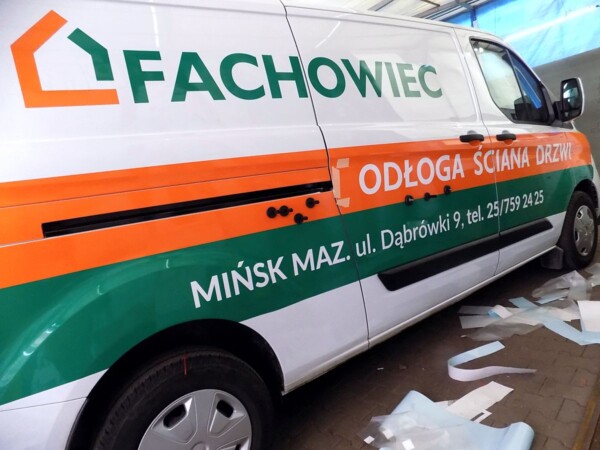 Reklama na samochody _ Oklejanie samochodu folią reklama firmy