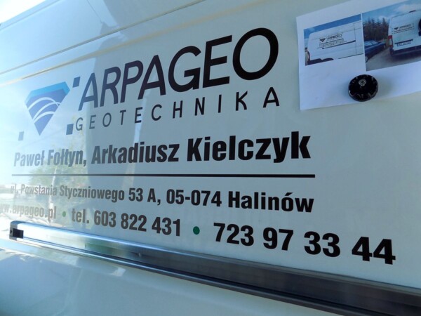 Reklama na samochody _ Oznakowanie samochodu reklama informacja firmowa
