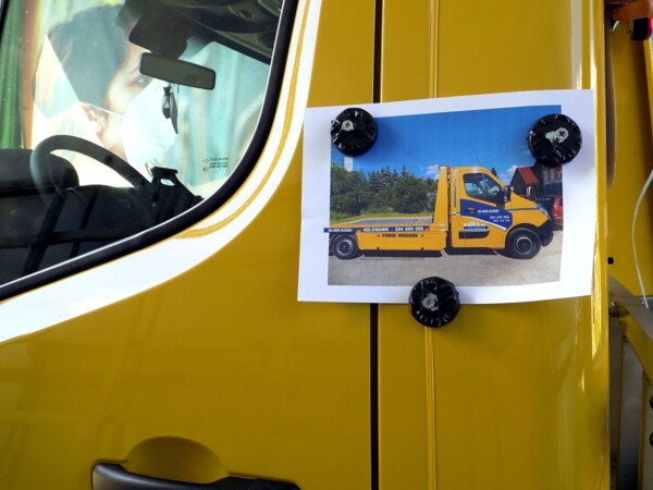 Reklama na samochody _ auto holowanie oklejanie