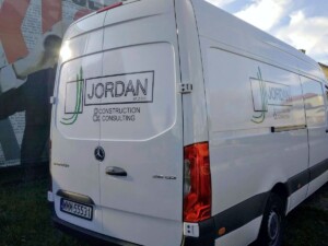 Reklama na samochody _ drukowana naklejka na samochód firmowy