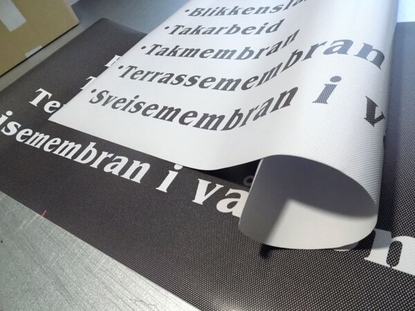Reklama na samochody _ dziurkowane naklejki reklamowe na szyby samochodu
