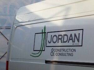 Reklama na samochody _ logo firmy oznakowanie na samochodzie flotowym