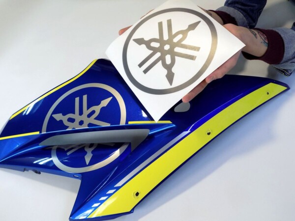 Reklama na samochody _ logo naklejki na pojazdy i karoserie samochodów