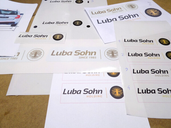 Reklama na samochody _ logo projektowanie naklejki na samochód firmowy