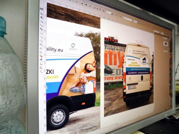 Reklama na samochody _ oklejanie samochodu wizualizacja graficzna stock