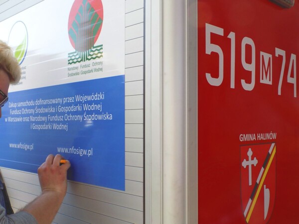 Reklama na samochody _ oznakowania naklejki na samochód straży naklejanie