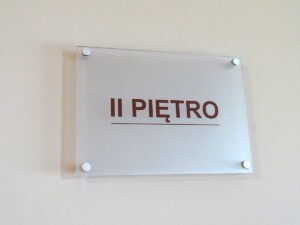 System oznakowania urzędu tabliczka kierunkowa na ścianę