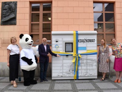 uroczystość odsłonięcia książkomatu w mińskumaz autor fotografii mbpmm_pl