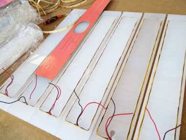 frezowane bloki pleksiglasu mlecznego podśiwtlenie taśmą LED ciągłą